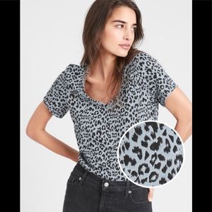 BANANA REPUBLIC MALIBU V NECK CHEETAH PRINT SHORT SLEEVE T SHIRT